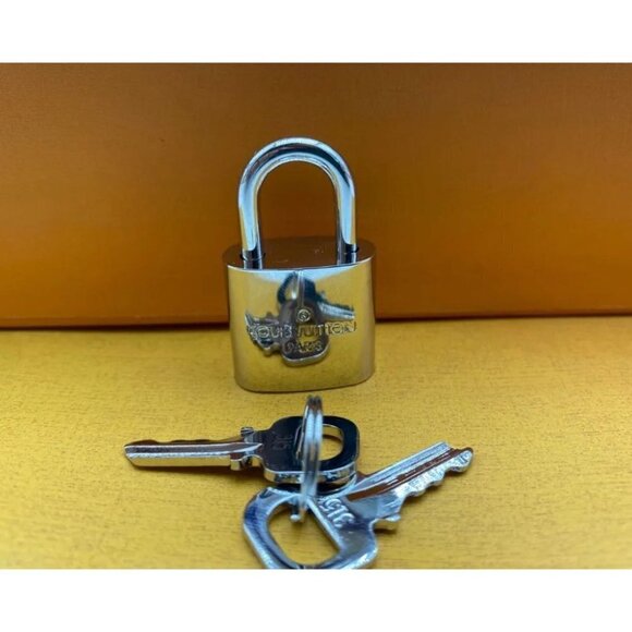👛  AUTHENTIC LOUIS VUITTON SILVER LOCK AND KEY - Picture 5 of 9